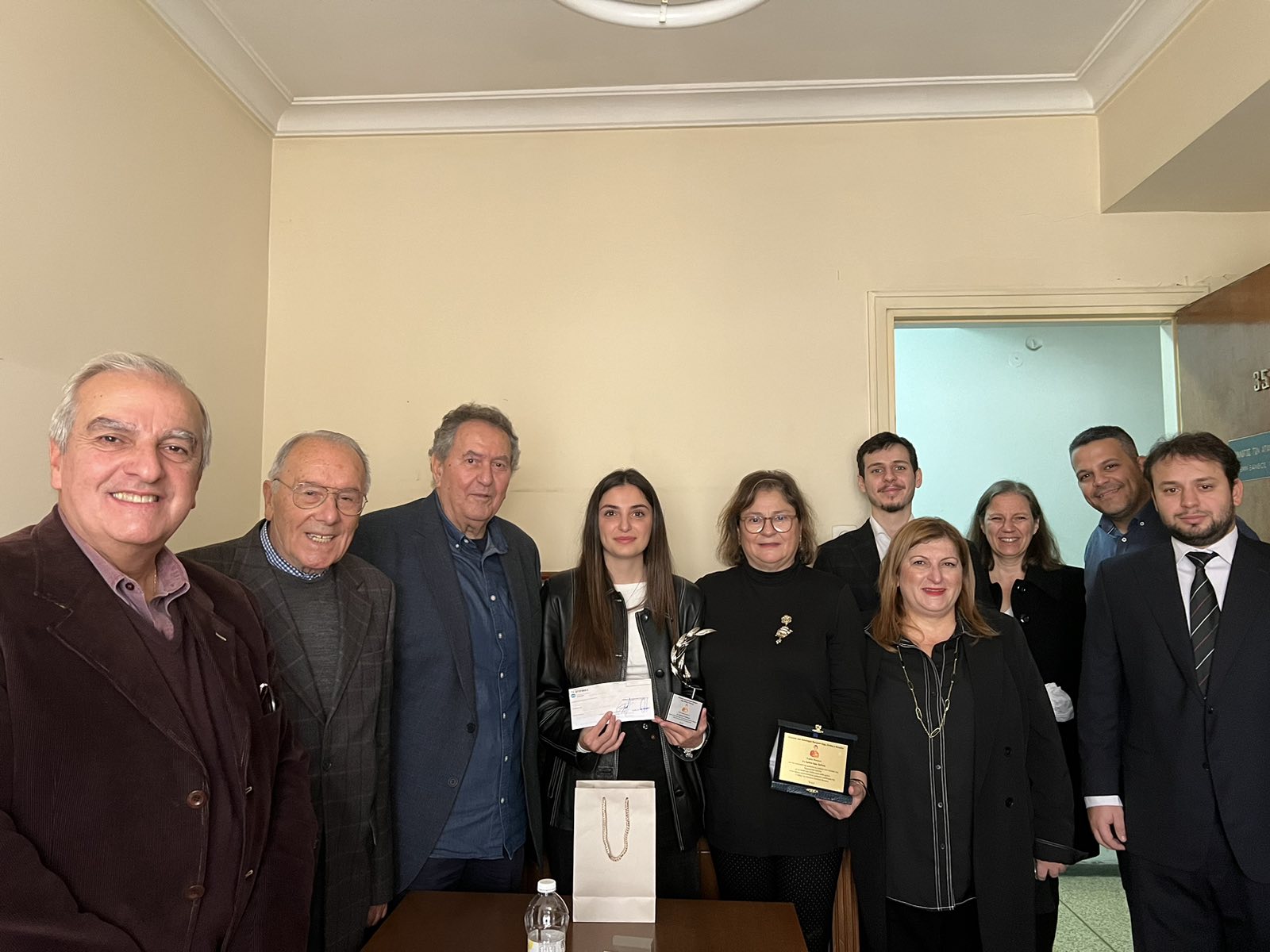 LYKEIO APONOMH VRAVEIOU