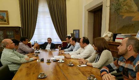 XATZHMARKOS ME THE NEA DEE