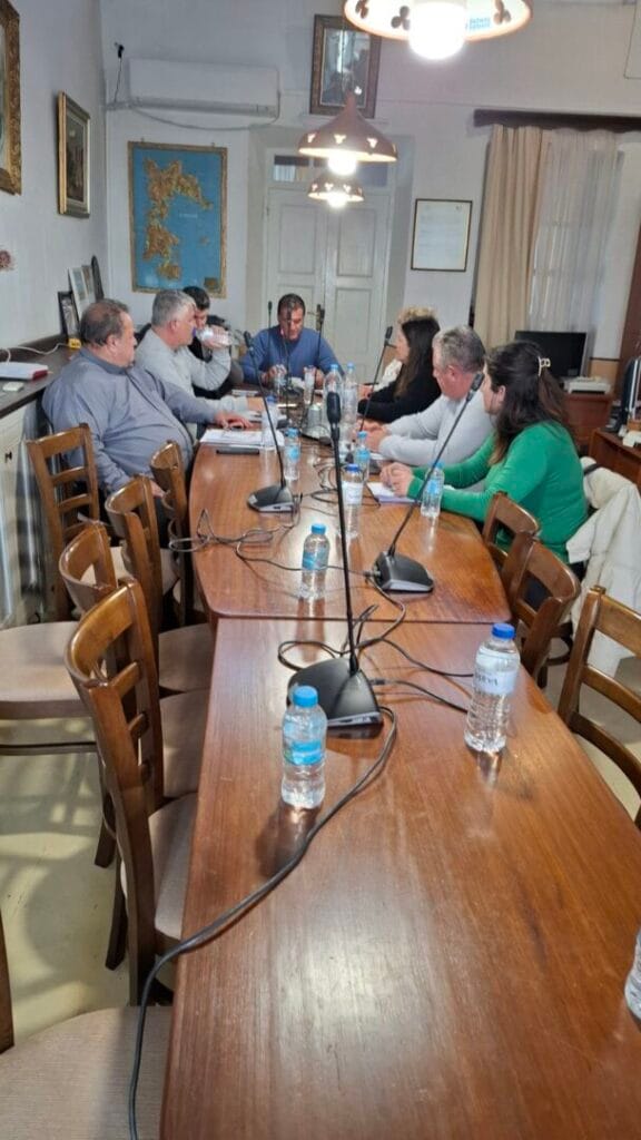 Χωρίς απαρτία η χθεσινή συνεδρίαση του Δημ. Συμβουλίου. Γιατί απείχε η αντιπολίτευση και μέλη της συμπολίτευσης.