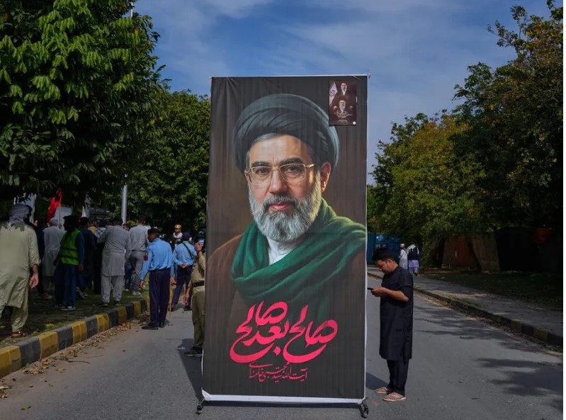 Πώς ο Χαμενεΐ κατέληξε σε εκεχειρία με τον Τραμπ