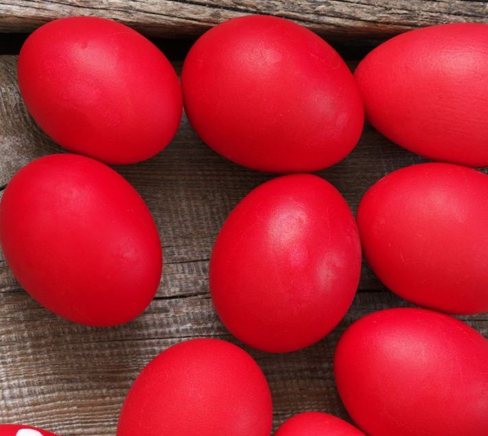 To Χρώμα του Πάσχα είναι κόκκινο