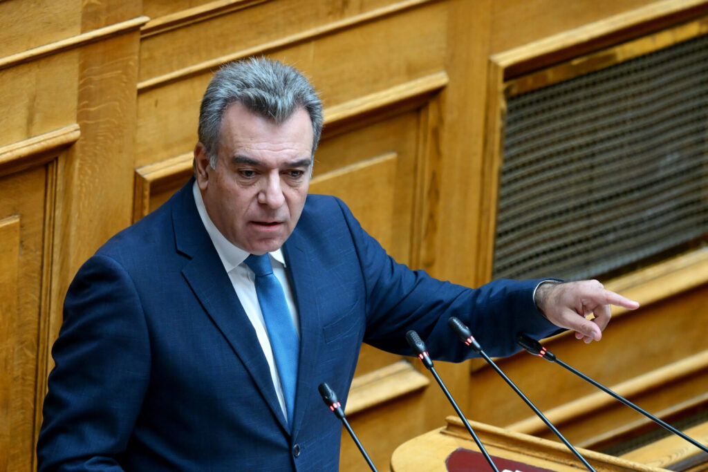 Αυξάνονται οι ανάγκες για διακομιδές ασθενών το καλοκαίρι στα Δωδεκάνησα. Παρέμβαση του Μάνου Κόνσολα για την ενίσχυση του ΕΚΑΒ
