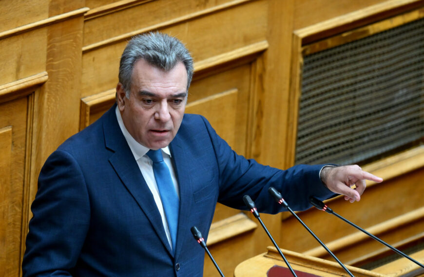 Αυξάνονται οι ανάγκες για διακομιδές ασθενών το καλοκαίρι στα Δωδεκάνησα. Παρέμβαση του Μάνου Κόνσολα για την ενίσχυση του ΕΚΑΒ