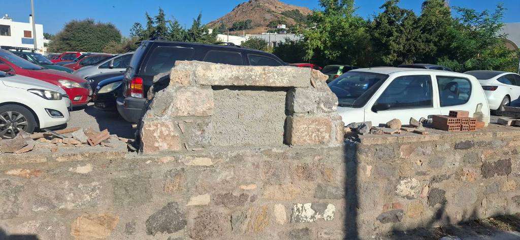 Τιμητική πινακίδα για τον αείμνηστο πρώην δήμαρχο Γρηγόρη Καμπόσο τοποθετεί ο Δήμος Πάτμου