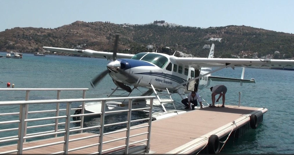 Λευτέρης Πέντες: Πέρυσι χωρίς γιατρό, φέτος εγκαίνια με υδροπλάνο