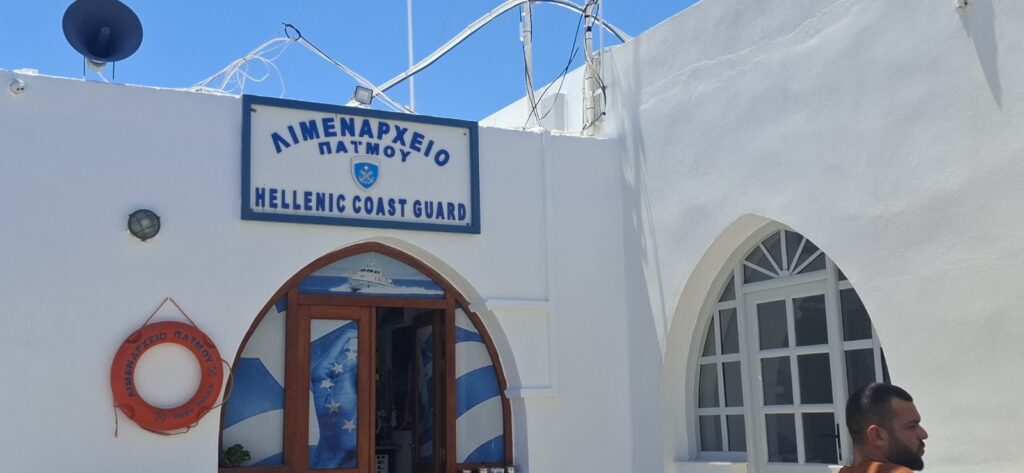 Σύλληψη ιδιοκτήτη καταστήματος στην Πάτμο για ηχορύπανση παραμονή της Παναγίας από το Λιμεναρχείο