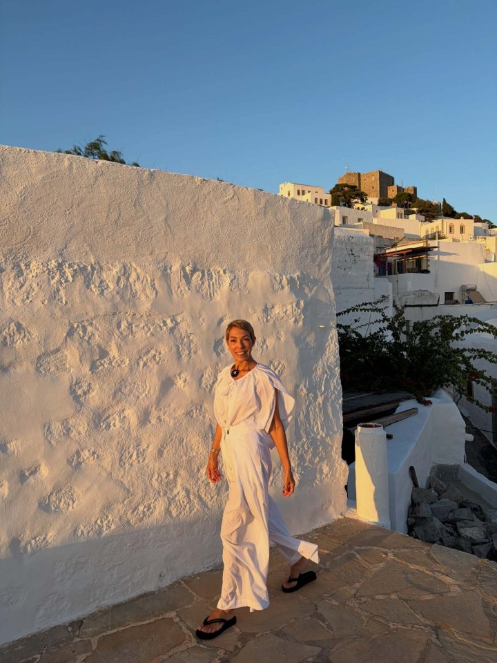 Διακοπές στην Ελλάδα έκανε η διευθύντρια δημοσίων σχέσεων του Dior Couture λίγο πριν το θανατηφόρο τροχαίο της – Οι φωτογραφίες από την Πάτμο