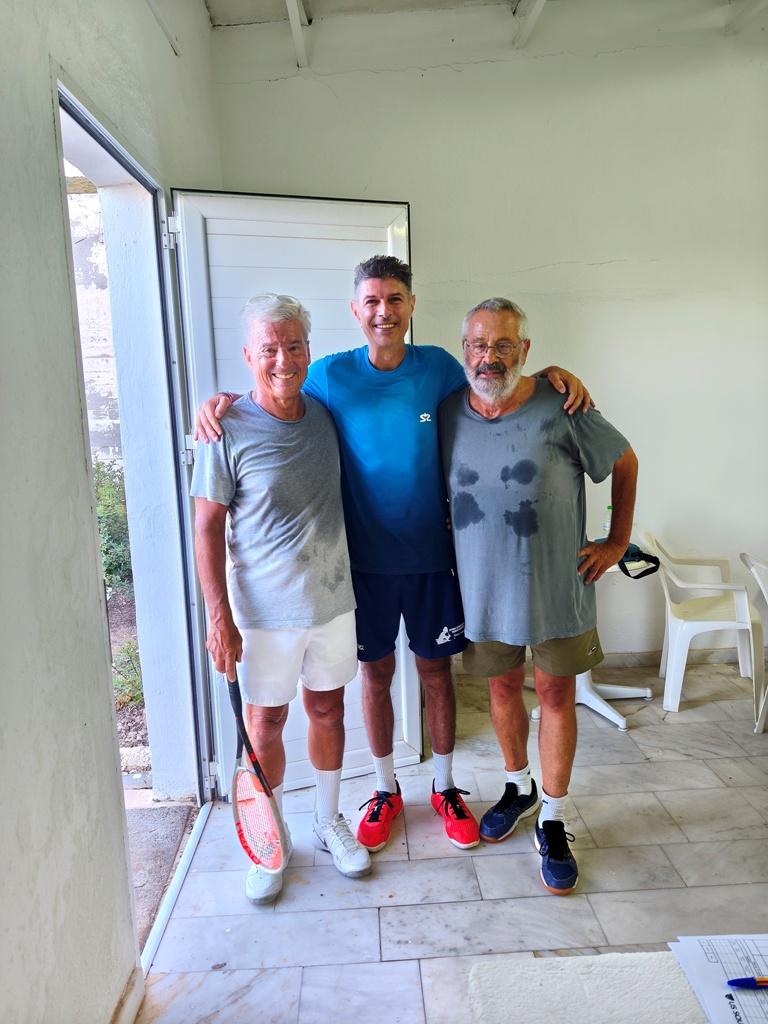 1ο Patmos Paradise Squash στο Patmos Paradise Hotel. Με την υπογραφή του αθλητή Πέτρου Τζαμαλούκα