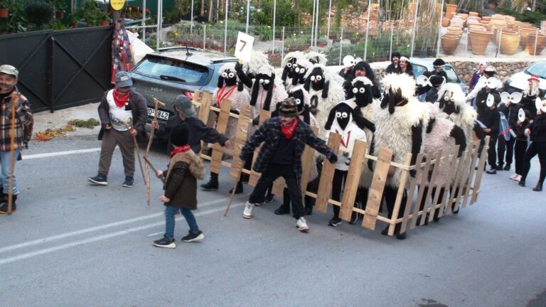 Εικόνες από το καρναβάλι στον Κάμπο Πάτμου. Πολλά γκρουπ , πολύς κόσμος