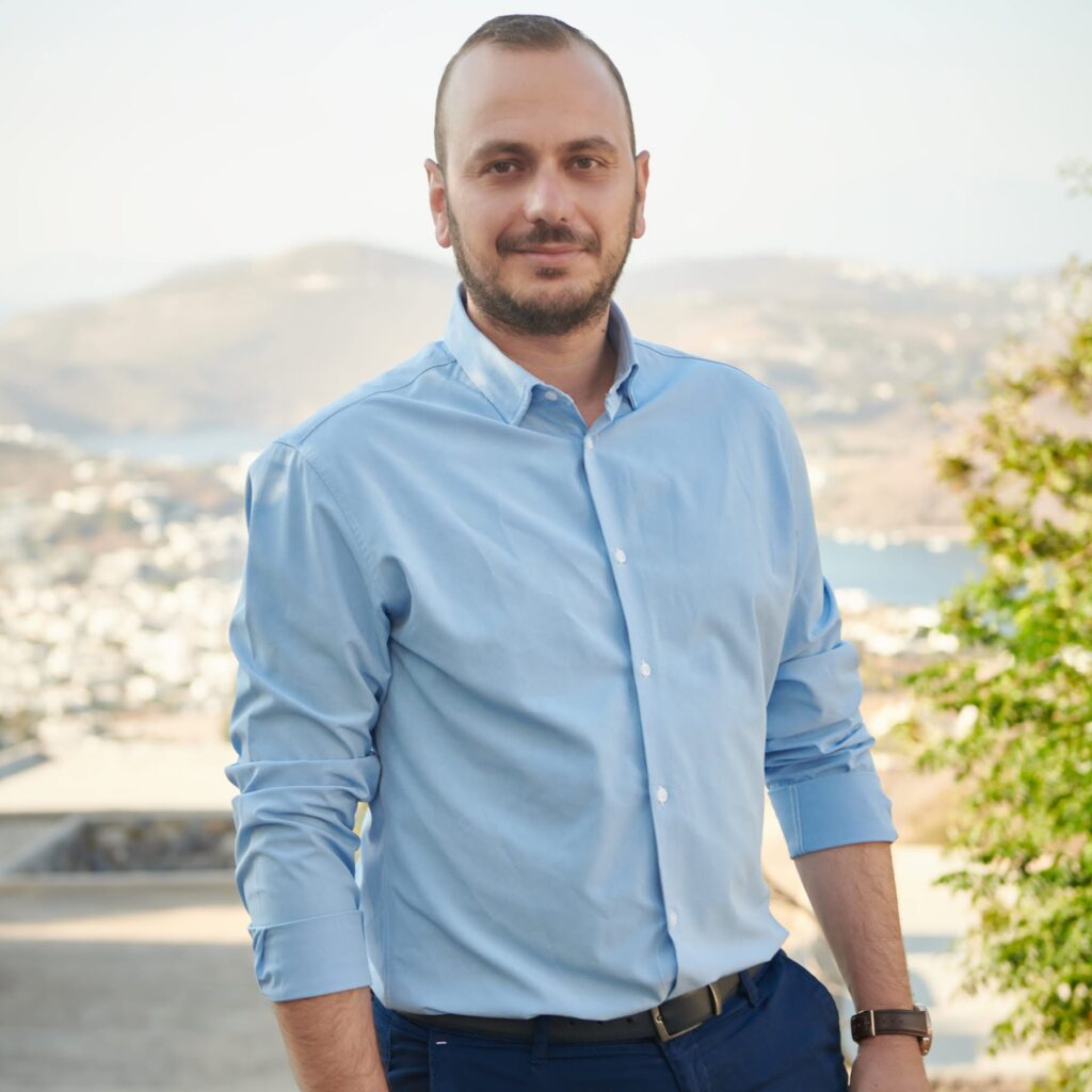 Λευτέρης Πέντες: Πέρυσι χωρίς γιατρό, φέτος εγκαίνια με υδροπλάνο