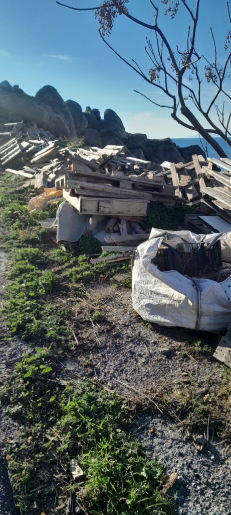 Πληθαίνουν οι παράνομες απορρίψεις μπαζών σε δημόσιους – δημοτικούς χώρους